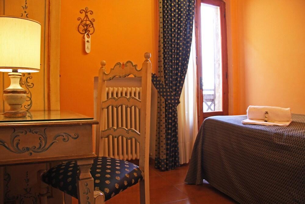 Hotel La Cisterna San Gimignano
