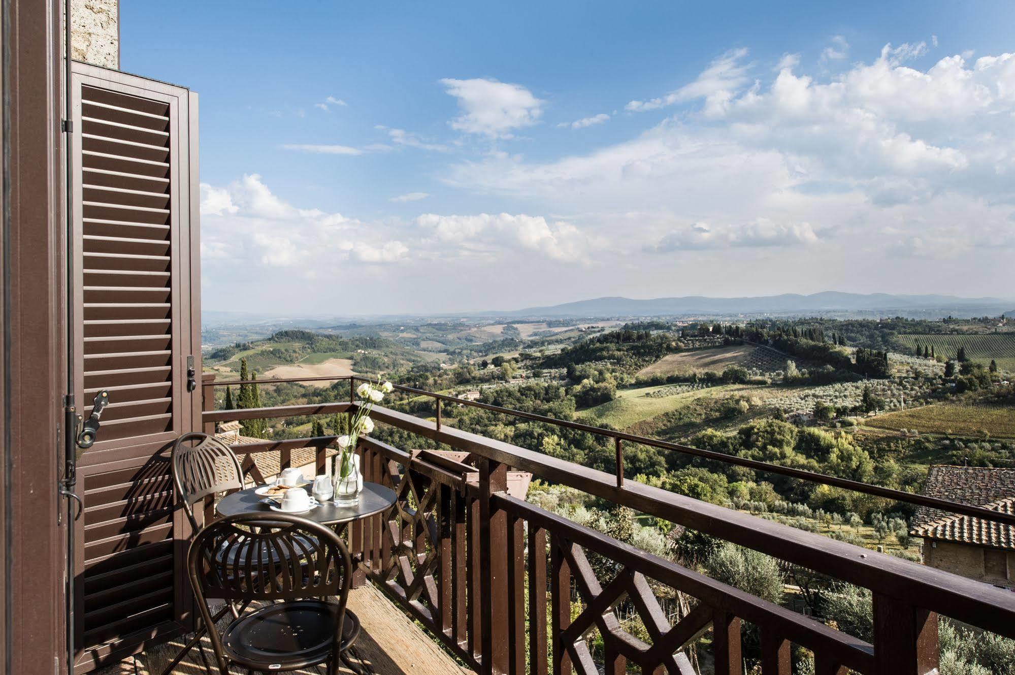 Hotel La Cisterna 3*